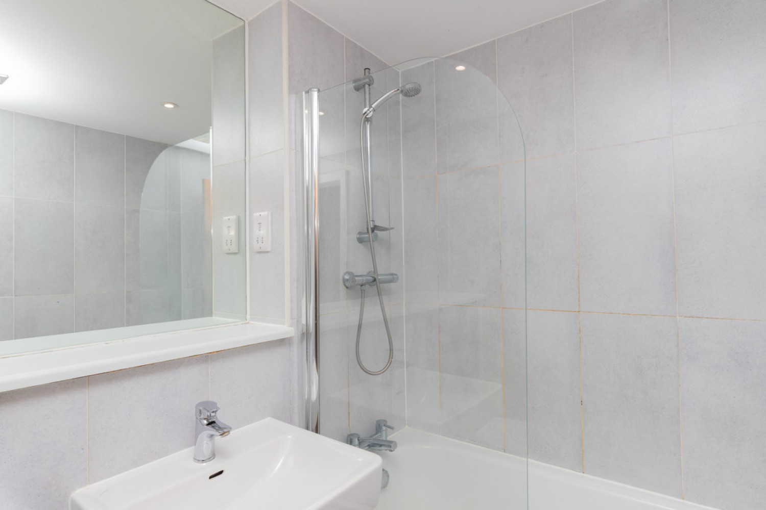 POLLOKSHAWS, HAGGS GATE, G41 4BB - UNFURNISHED