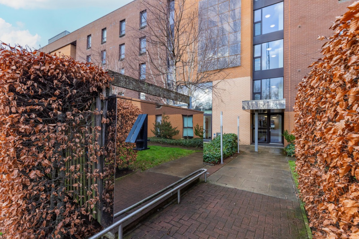 POLLOKSHAWS, HAGGS GATE, G41 4BB - UNFURNISHED