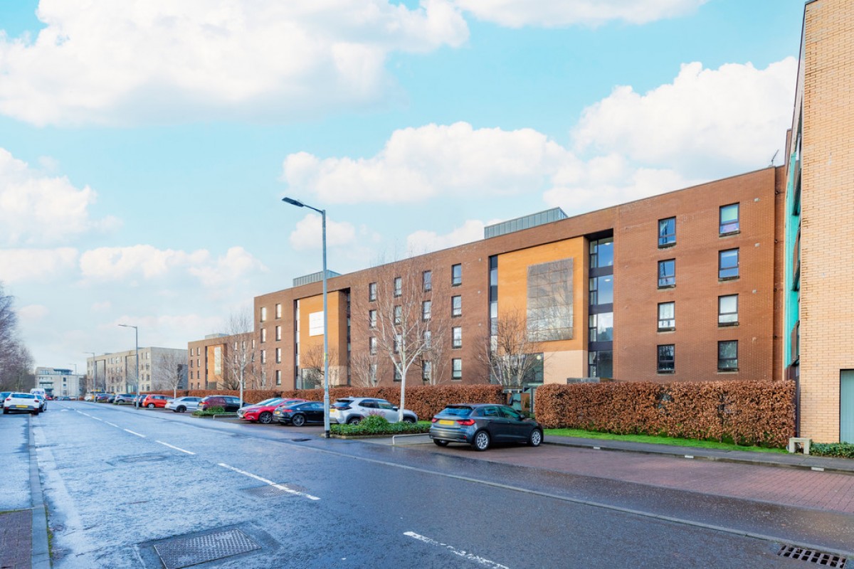 POLLOKSHAWS, HAGGS GATE, G41 4BB - UNFURNISHED