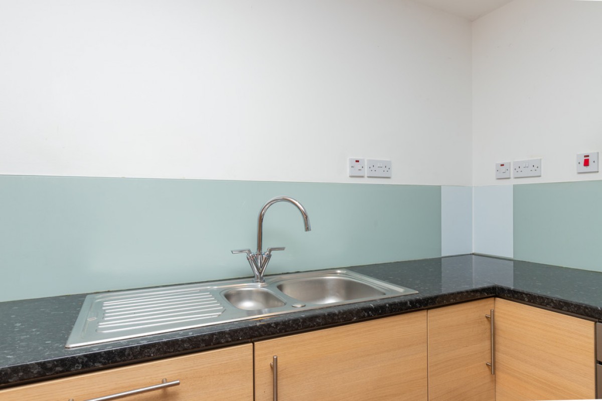 POLLOKSHAWS, HAGGS GATE, G41 4BB - UNFURNISHED