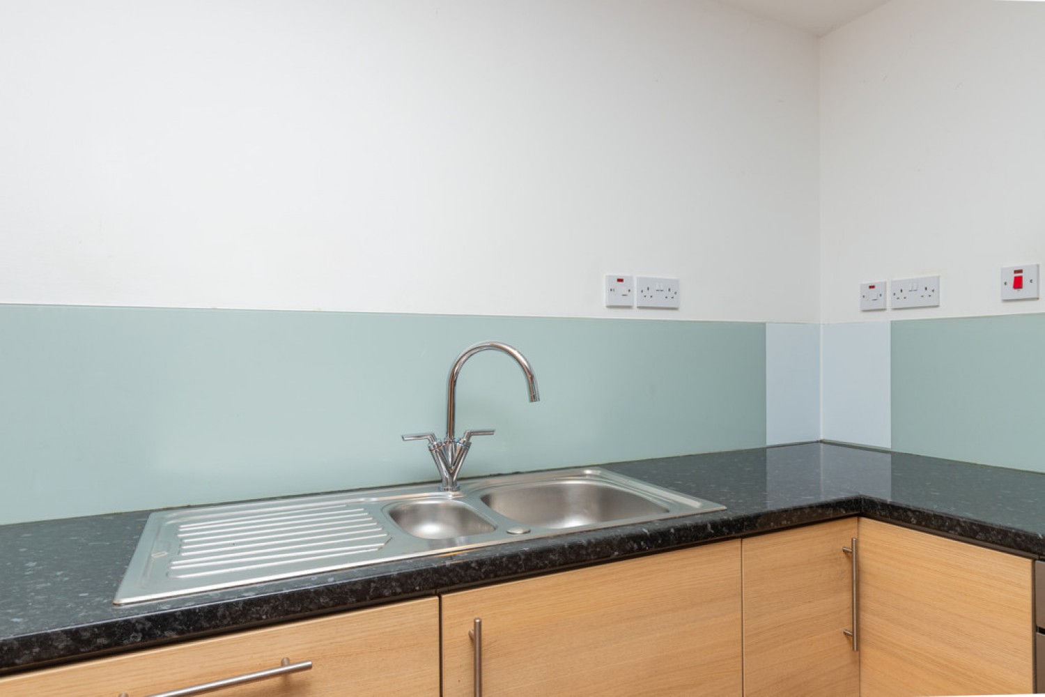 POLLOKSHAWS, HAGGS GATE, G41 4BB - UNFURNISHED