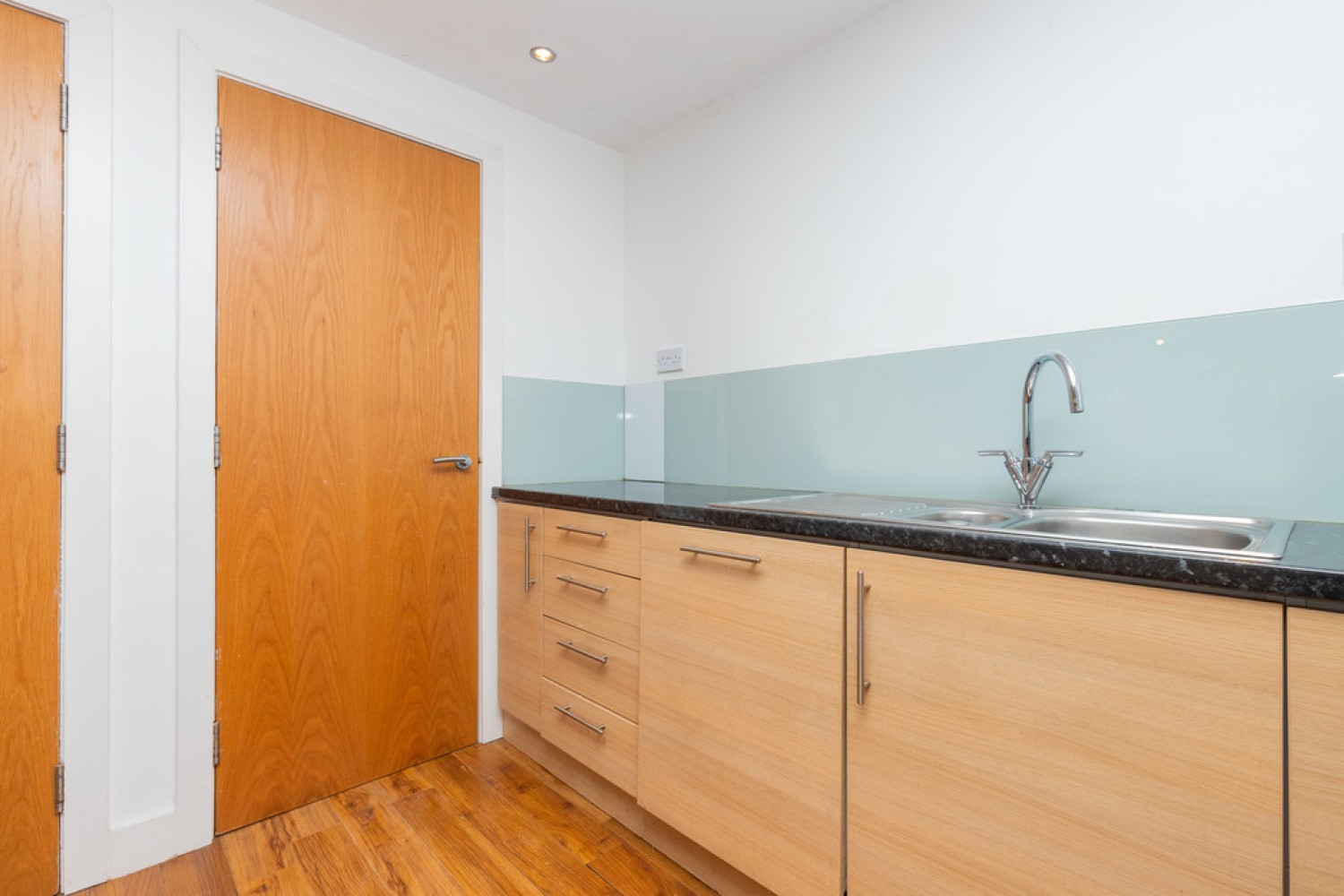 POLLOKSHAWS, HAGGS GATE, G41 4BB - UNFURNISHED