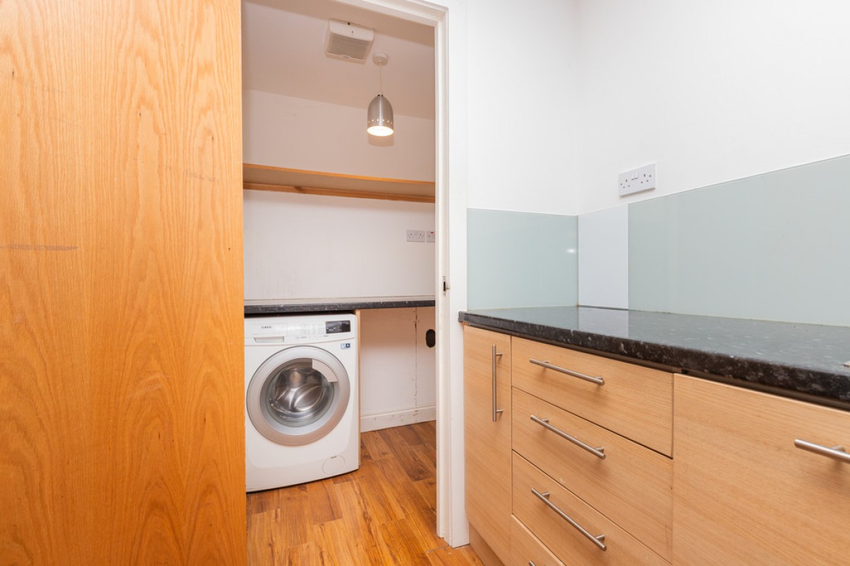 POLLOKSHAWS, HAGGS GATE, G41 4BB - UNFURNISHED