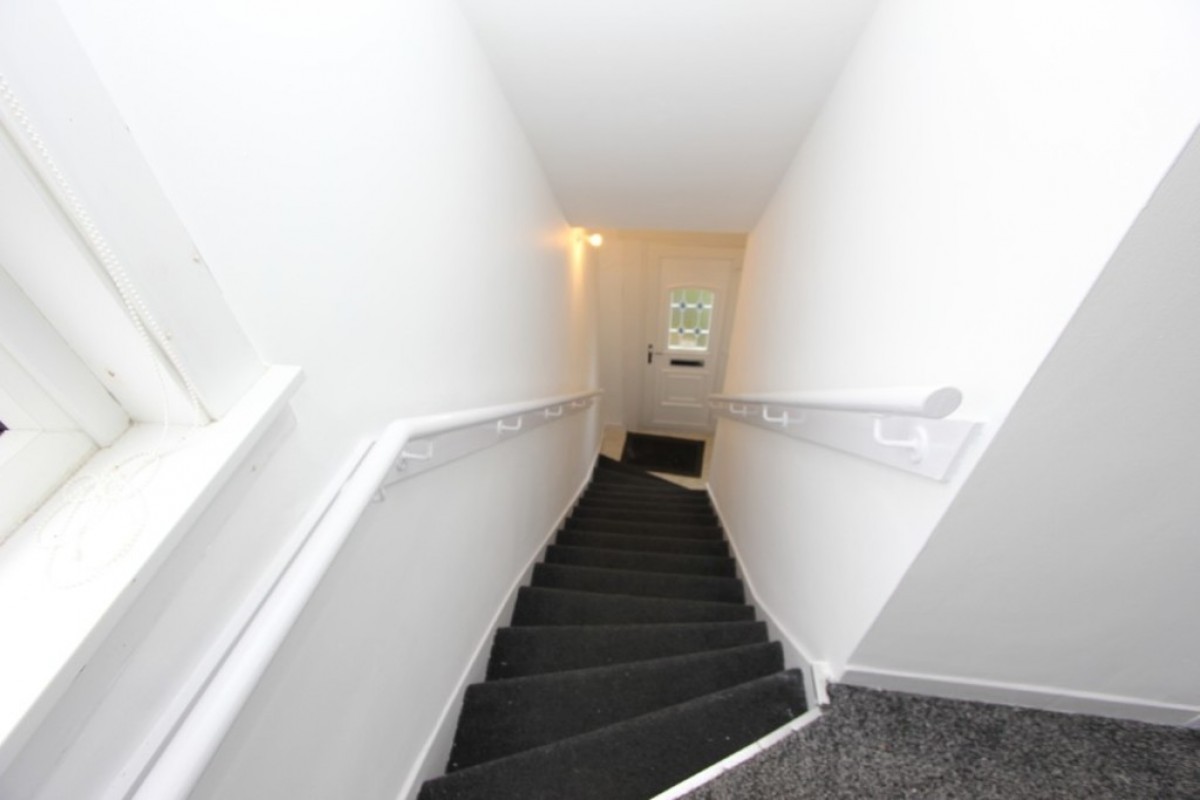 THORNLIEBANK-ROUKENBURN STREET- G46 8EH- PART FURNISHED