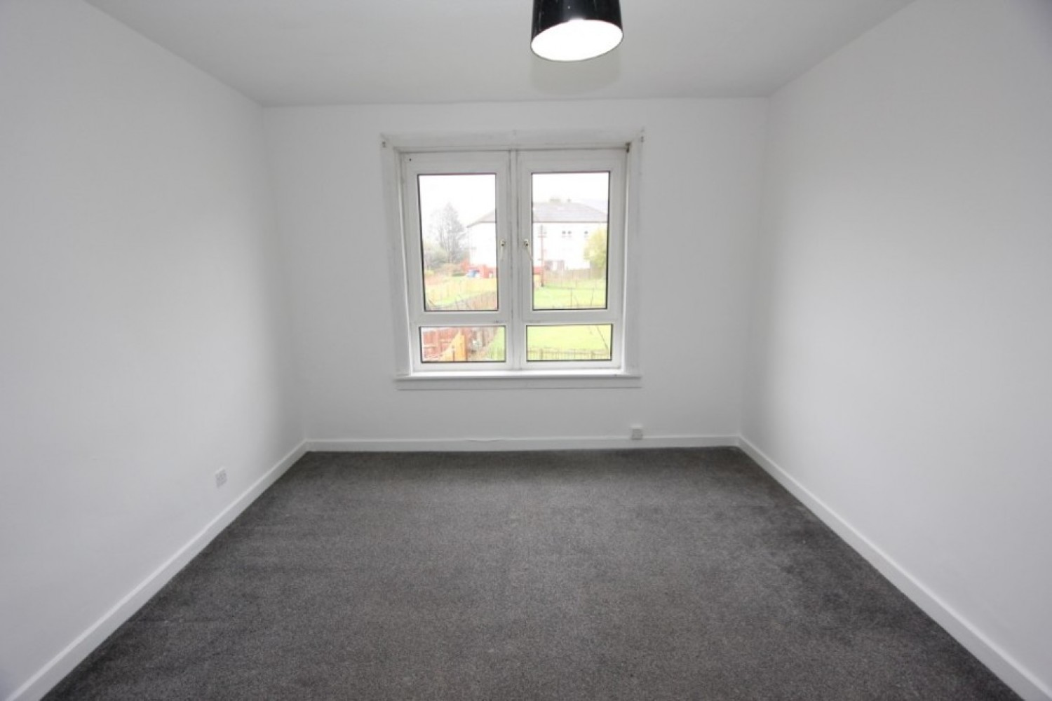 2 bedroom Flat for Letting THORNLIEBANK-ROUKENBURN STREET- G46 8EH- PART FURNISHED