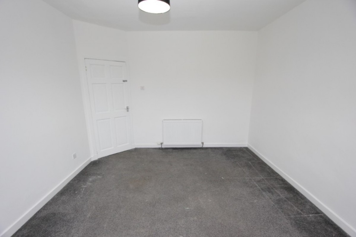 THORNLIEBANK-ROUKENBURN STREET- G46 8EH- PART FURNISHED