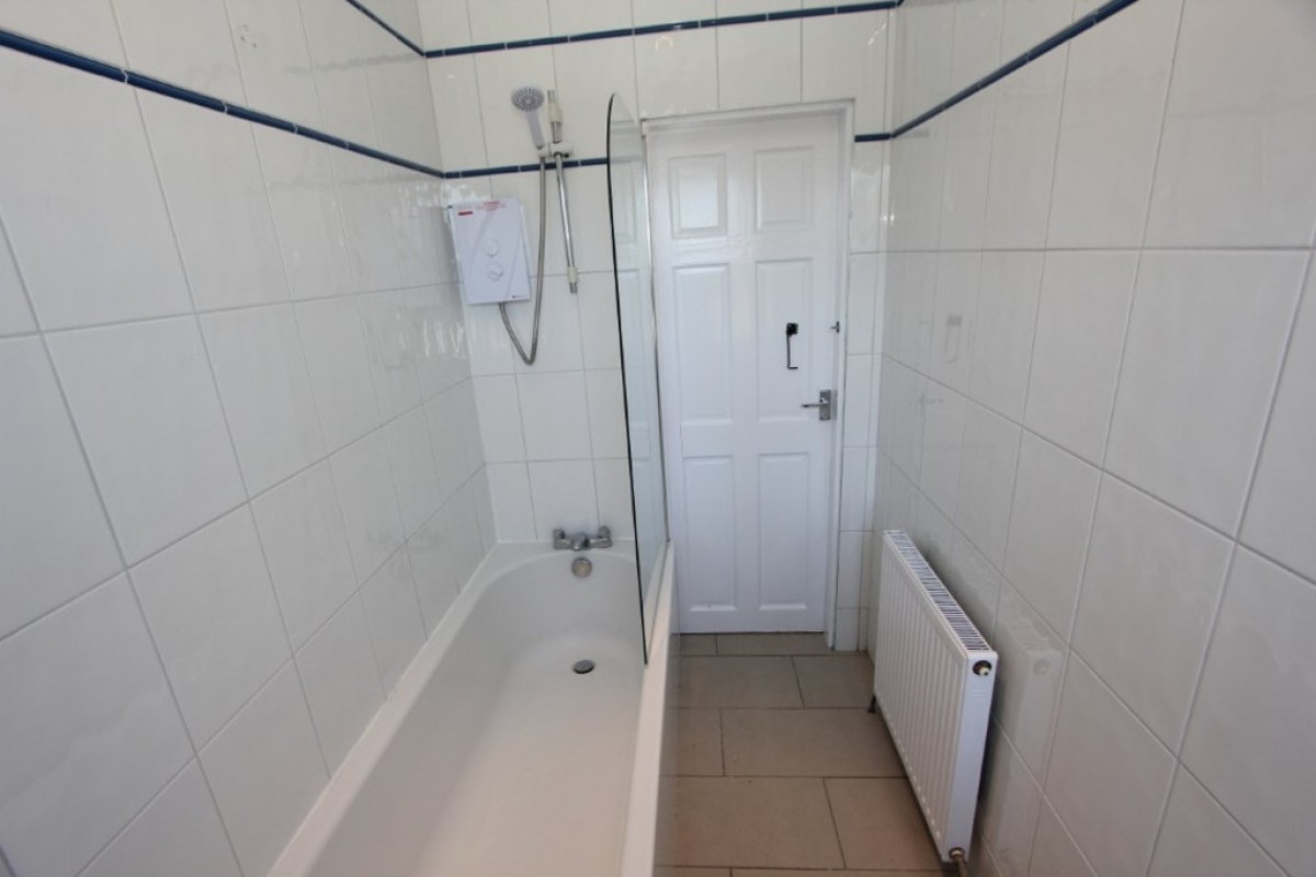 THORNLIEBANK-ROUKENBURN STREET- G46 8EH- PART FURNISHED