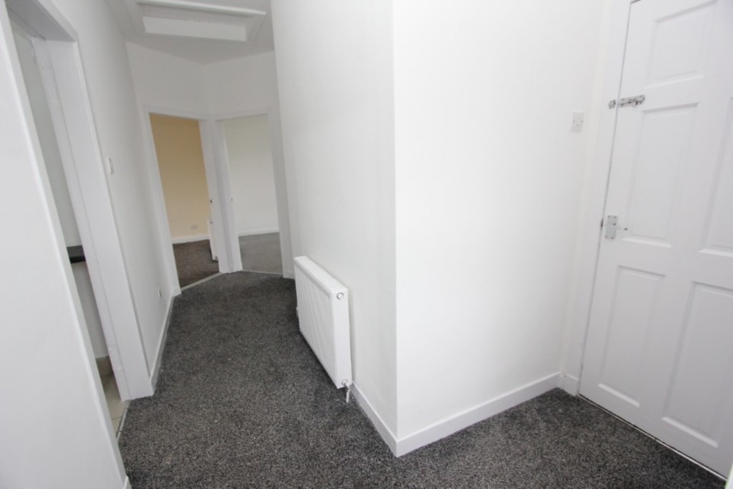 2 bedroom Flat for Letting THORNLIEBANK-ROUKENBURN STREET- G46 8EH- PART FURNISHED