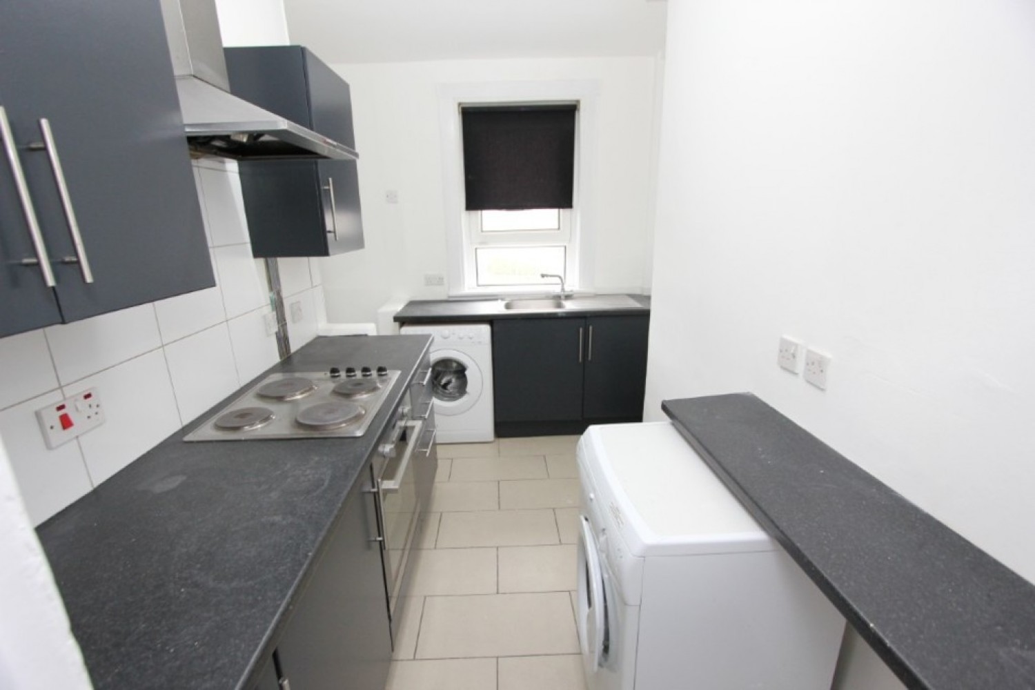 2 bedroom Flat for Letting THORNLIEBANK-ROUKENBURN STREET- G46 8EH- PART FURNISHED