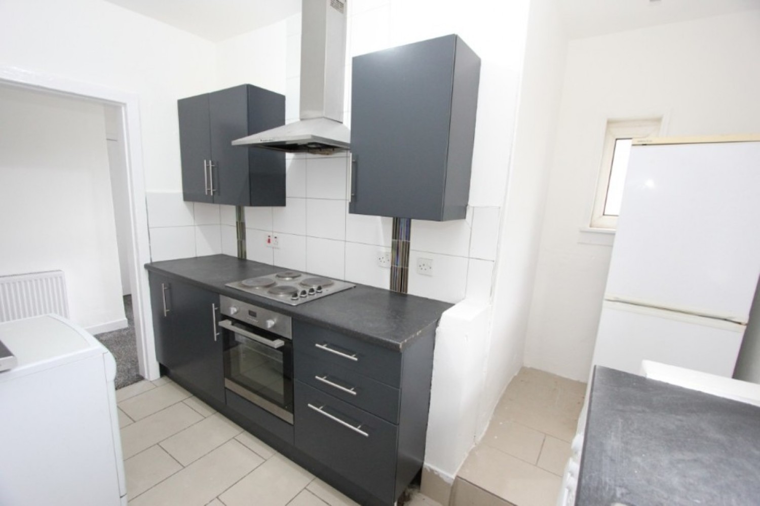 2 bedroom Flat for Letting THORNLIEBANK-ROUKENBURN STREET- G46 8EH- PART FURNISHED