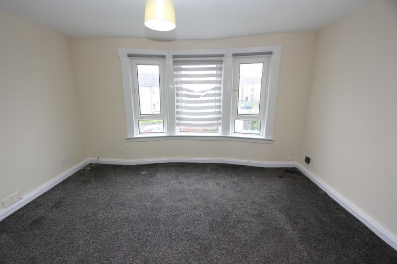 2 bedroom Flat for Letting THORNLIEBANK-ROUKENBURN STREET- G46 8EH- PART FURNISHED