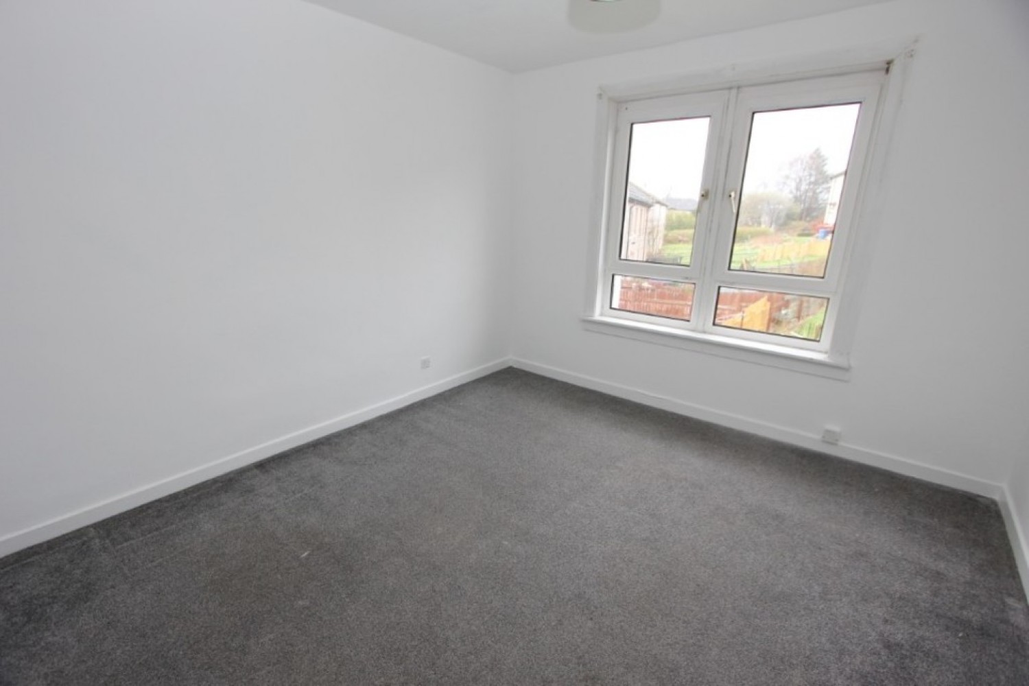 2 bedroom Flat for Letting THORNLIEBANK-ROUKENBURN STREET- G46 8EH- PART FURNISHED