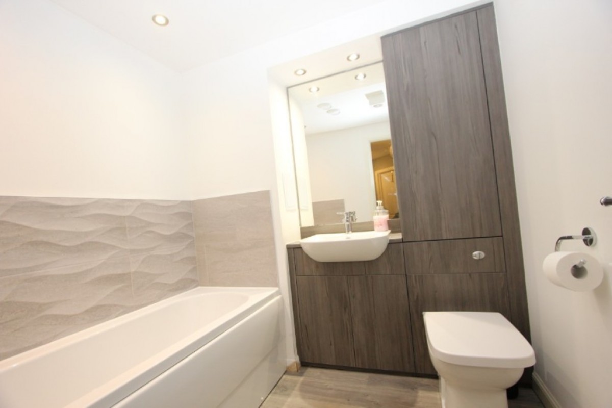 CATHCART, CRAIG TERRACE, G44 3AD - UNFURNISHED