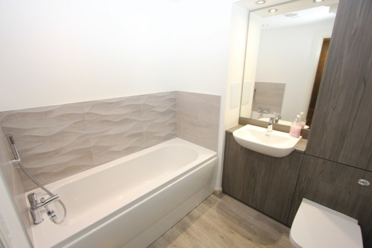 CATHCART, CRAIG TERRACE, G44 3AD - UNFURNISHED