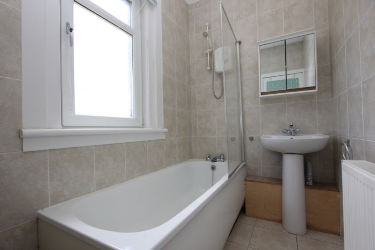 BELLAHOUSTON- KIRKDALE DRIVE- UNFURNISHED-G52 1EX