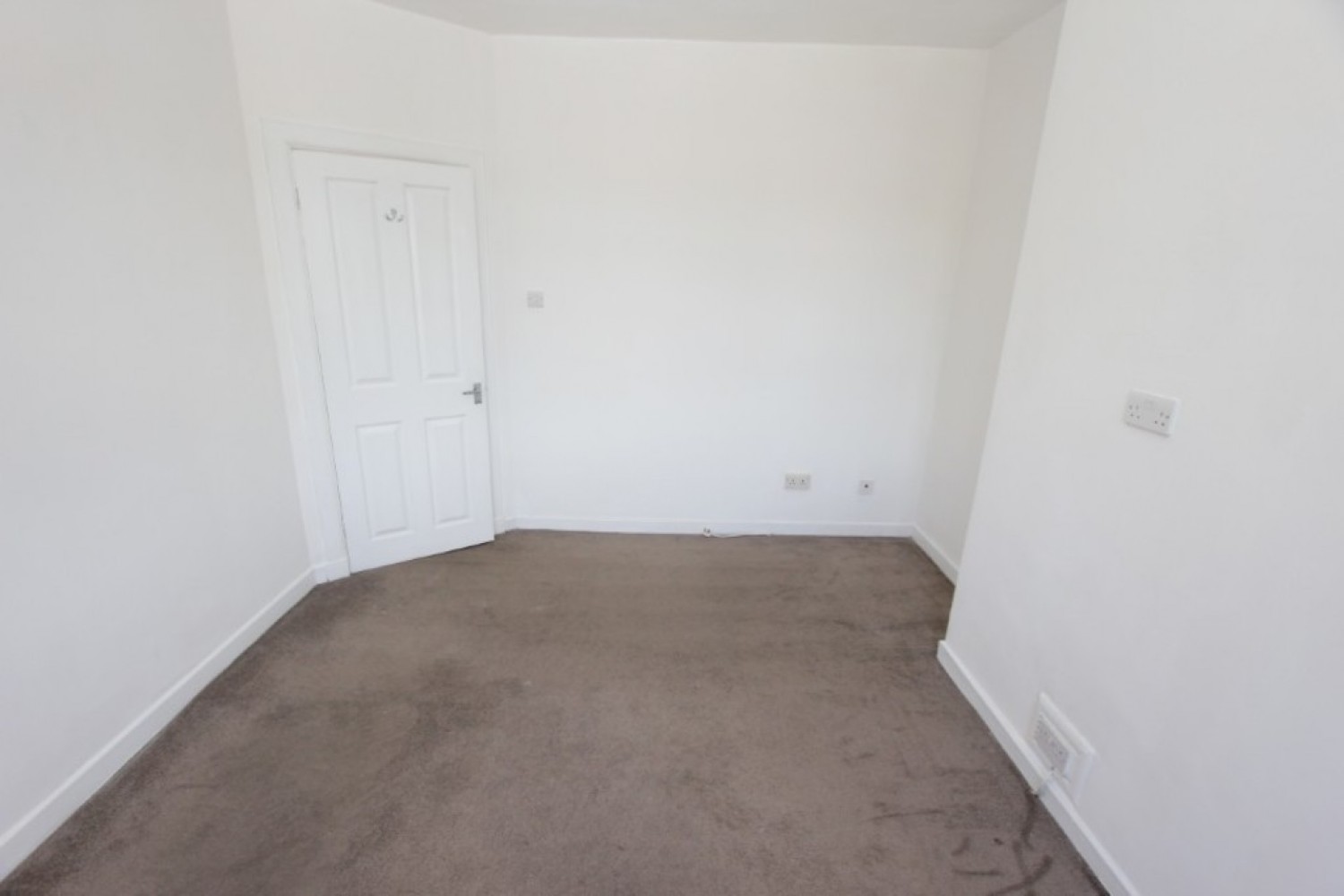 3 bedroom Flat for Letting BELLAHOUSTON- KIRKDALE DRIVE- UNFURNISHED-G52 1EX