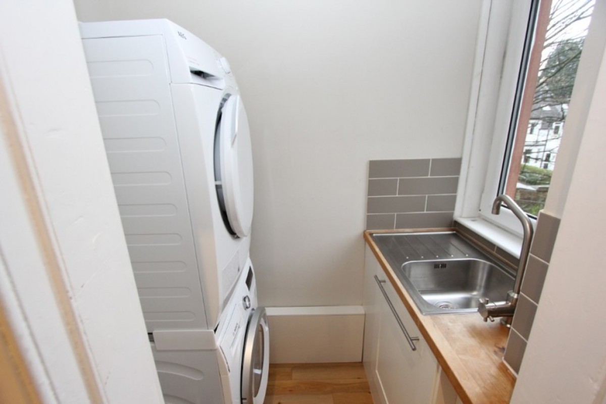 SHAWLANDS- STRATHYRE STREET-G41 3LW- FURNISHED