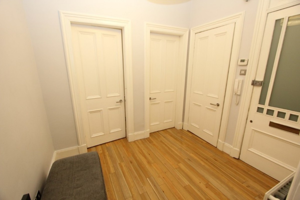 SHAWLANDS- STRATHYRE STREET-G41 3LW- FURNISHED