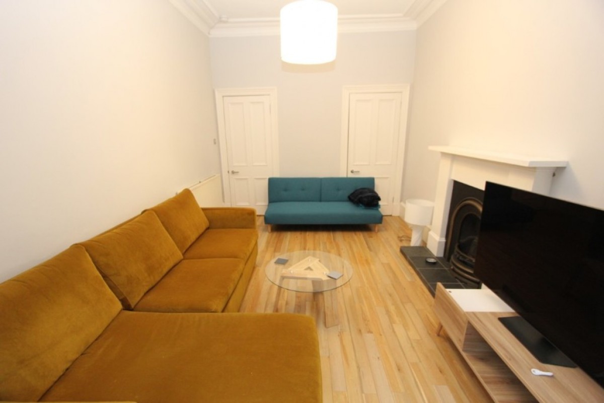SHAWLANDS- STRATHYRE STREET-G41 3LW- FURNISHED