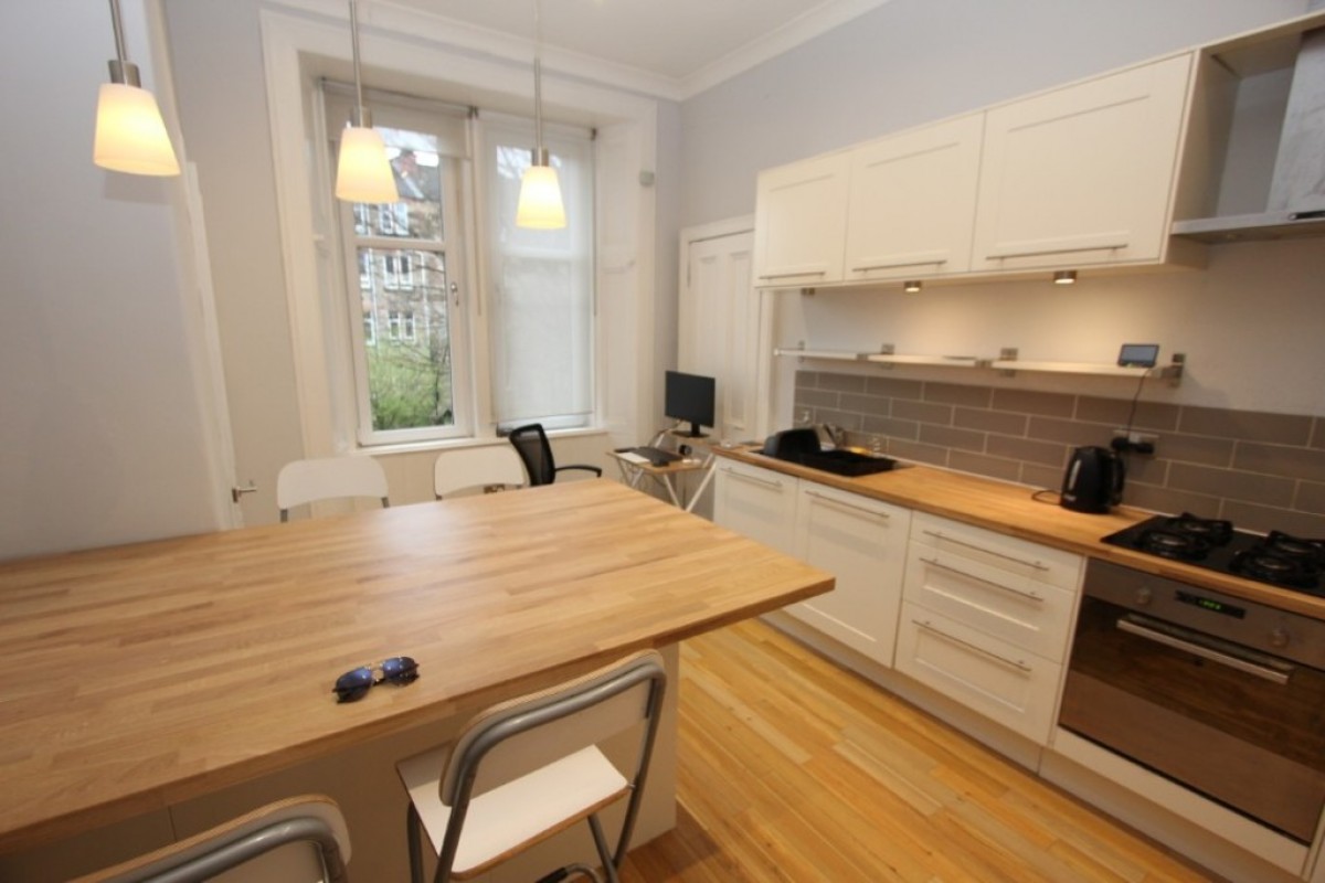 SHAWLANDS- STRATHYRE STREET-G41 3LW- FURNISHED