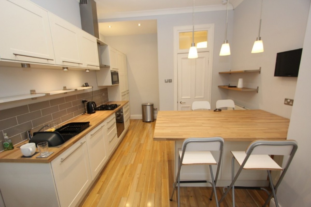 SHAWLANDS- STRATHYRE STREET-G41 3LW- FURNISHED