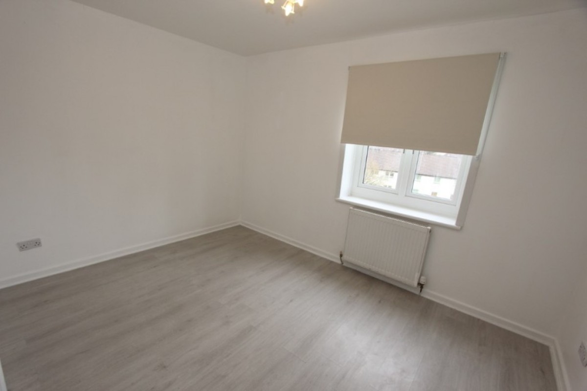 THORNLIEBANK -KYLEAKIN ROAD- G46 8AF