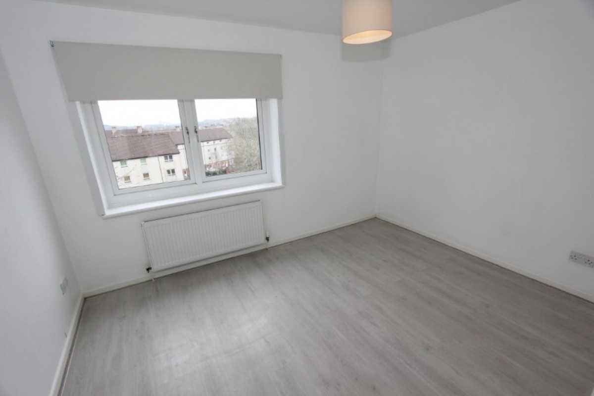 THORNLIEBANK -KYLEAKIN ROAD- G46 8AF