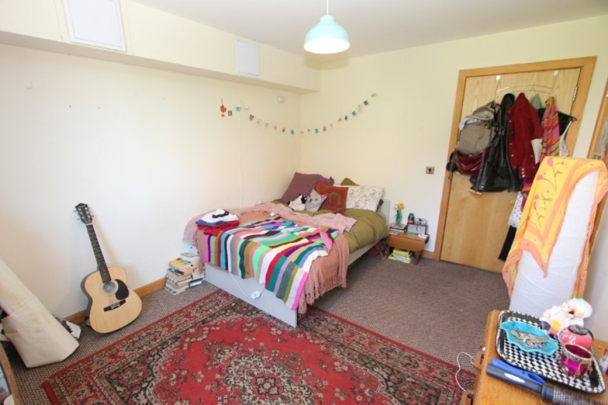 MERCHANT CITY- INGRAM STREET- PART FURNISHED