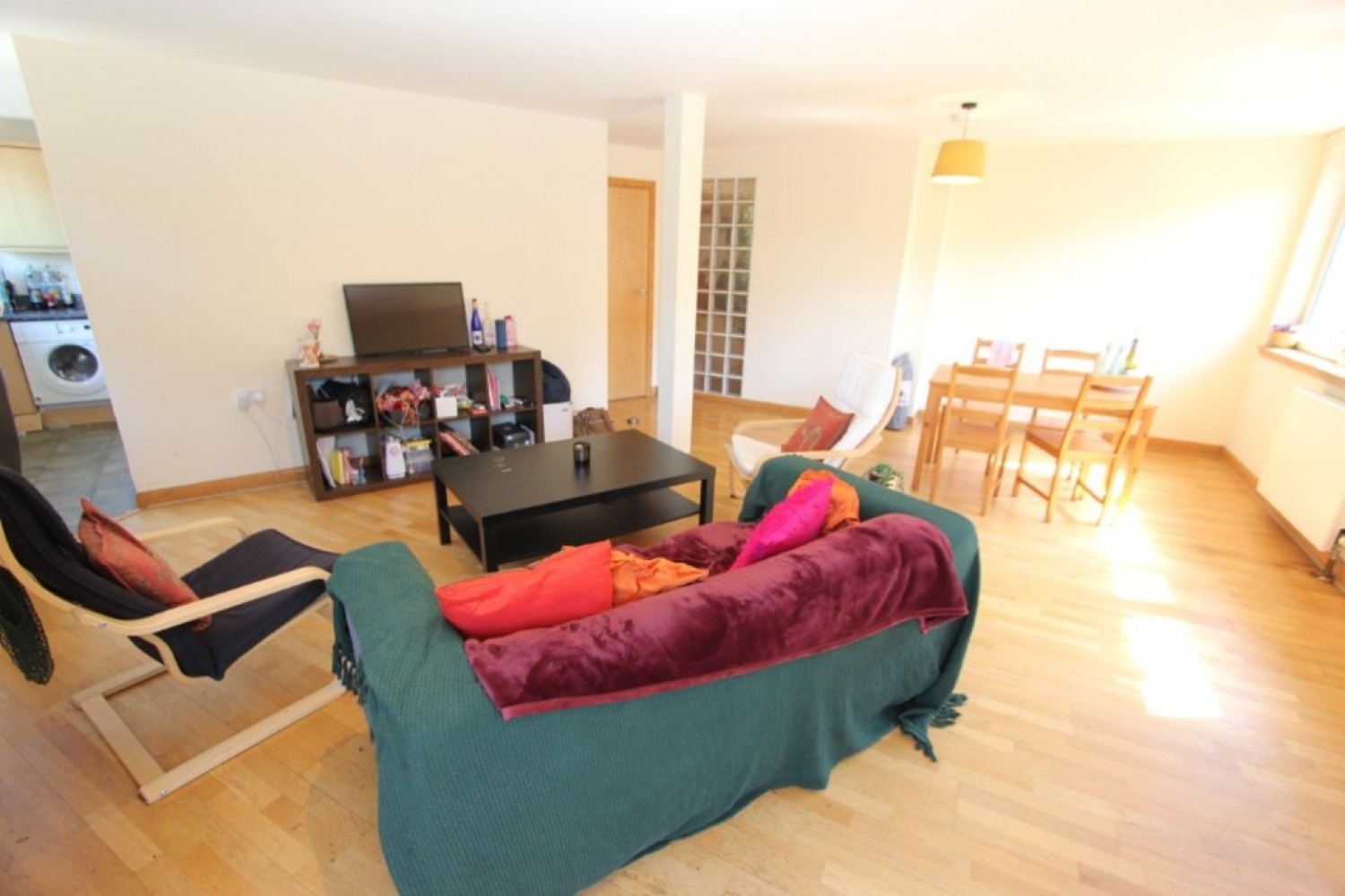 2 bedroom Flat for Letting MERCHANT CITY- INGRAM STREET- PART FURNISHED