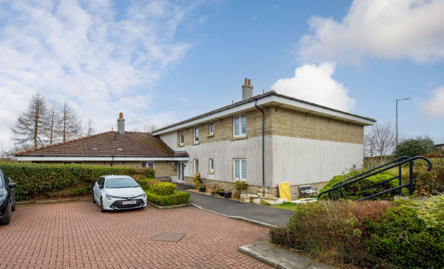 2 bedroom Flat for Letting TRAQUAIR GARDENS- NEWTON MEARNS- UNFURNISHED