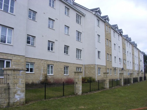 Queens Crescent, Livingston