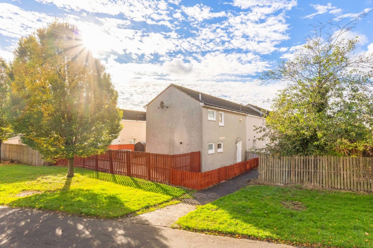 Kenmore Avenue, Livingston