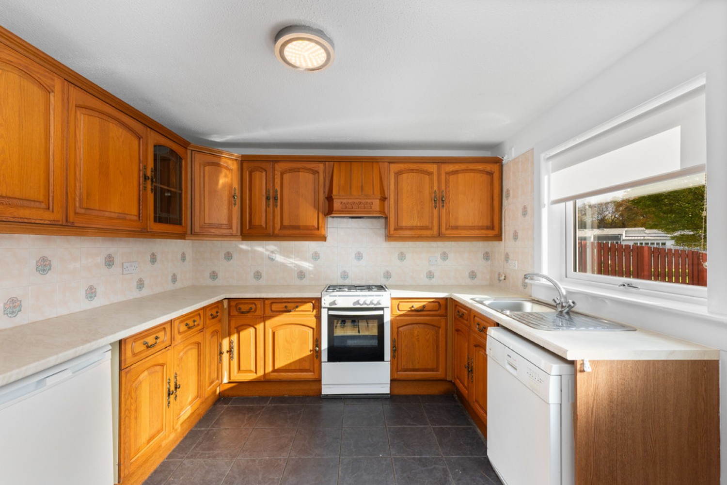 Kenmore Avenue, Livingston