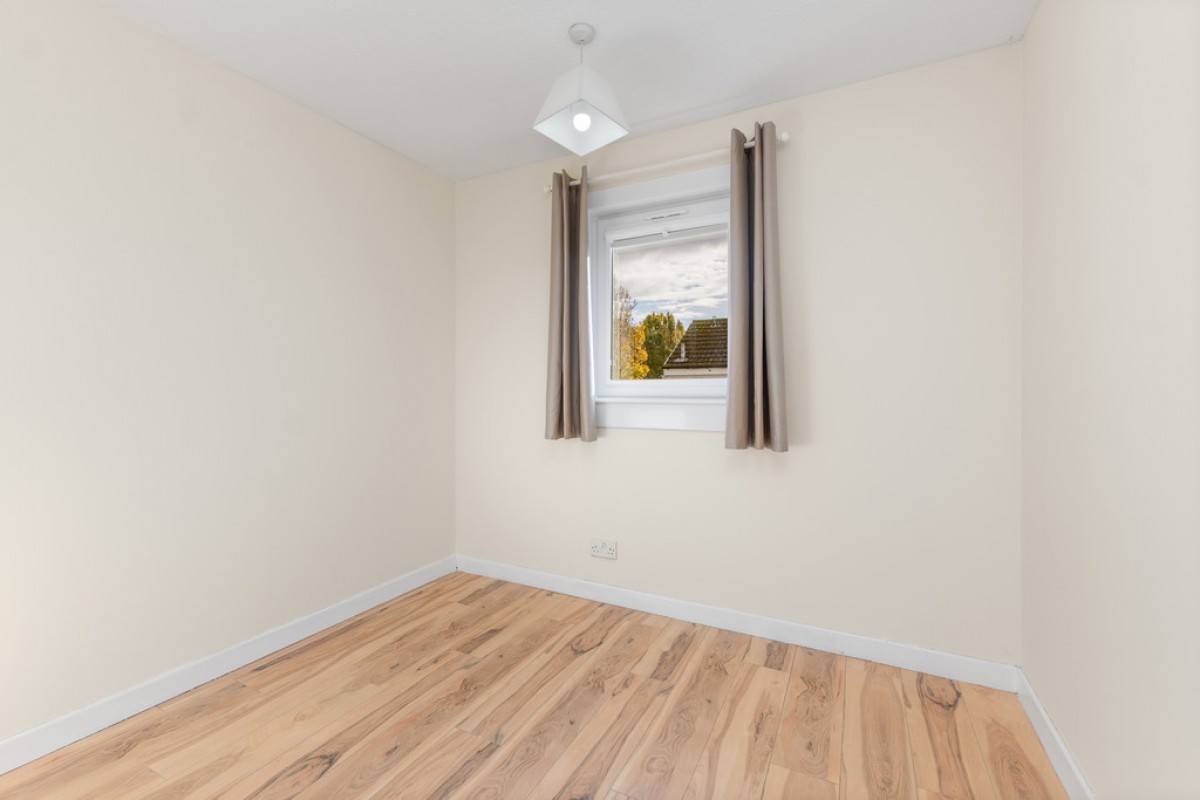 Kenmore Avenue, Livingston