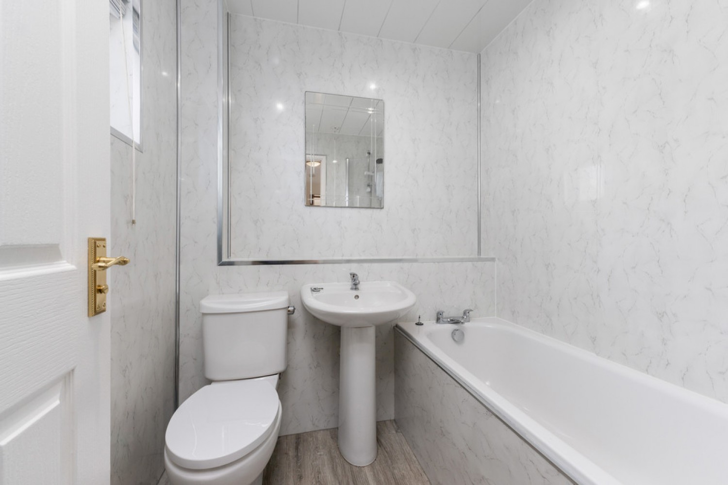 Kenmore Avenue, Livingston