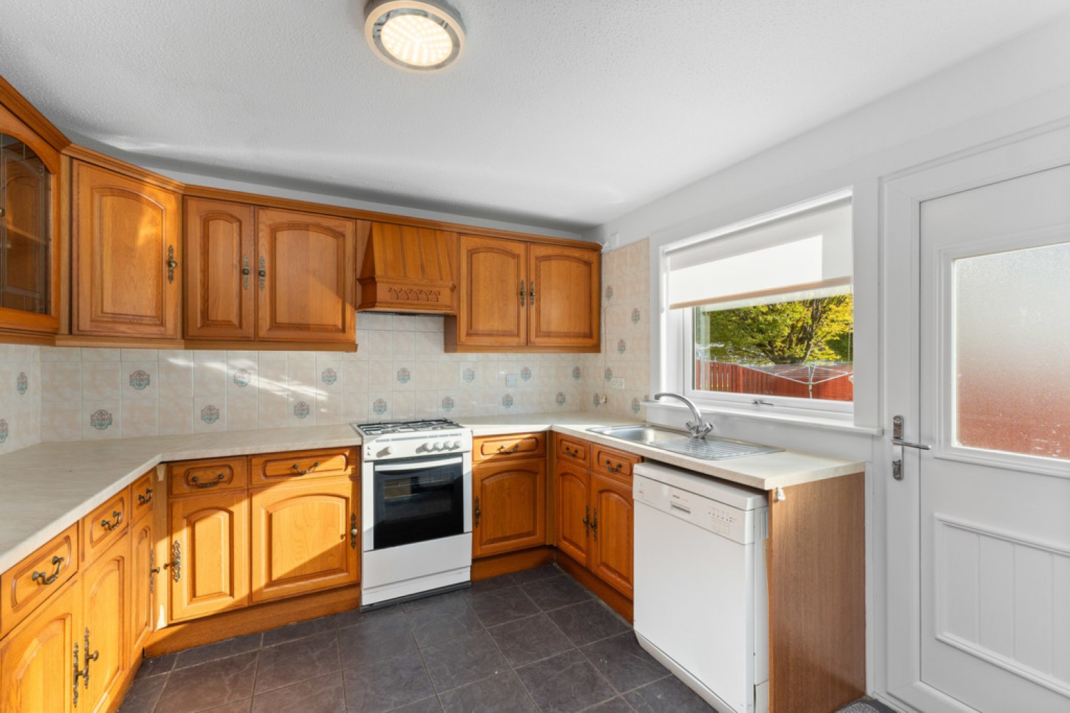 Kenmore Avenue, Livingston