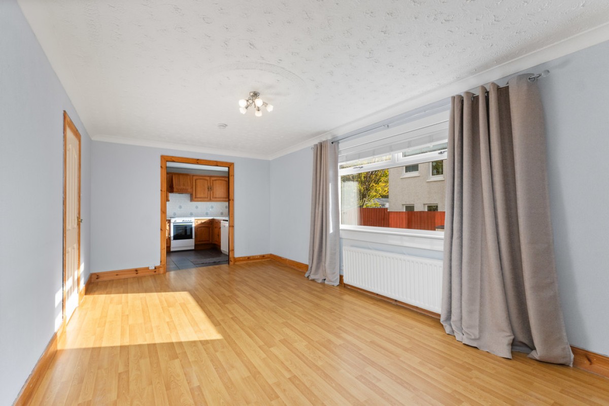 Kenmore Avenue, Livingston