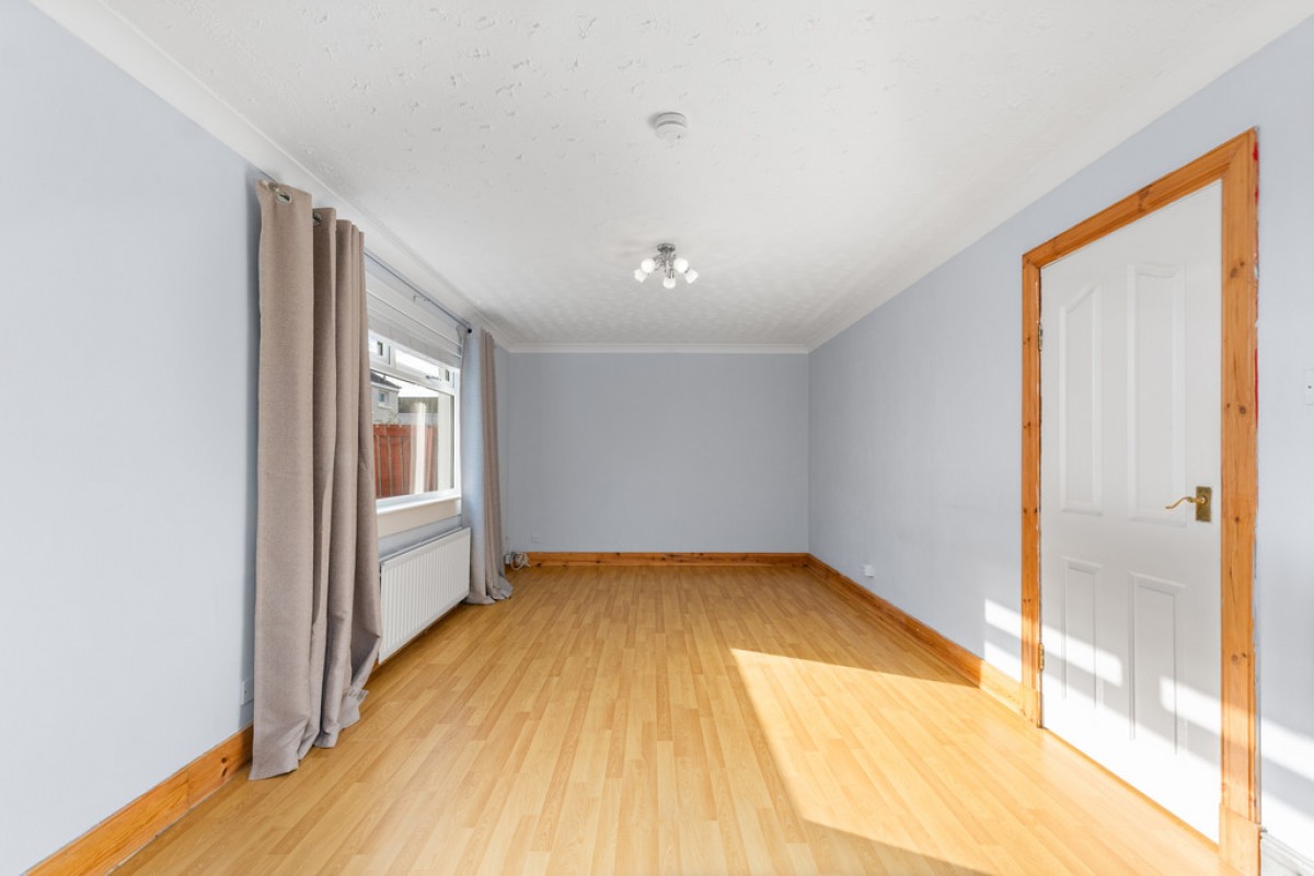 Kenmore Avenue, Livingston