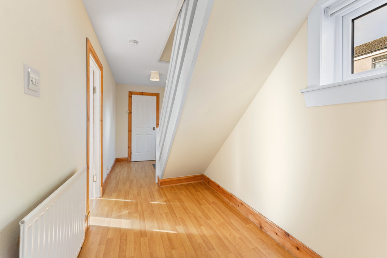 Kenmore Avenue, Livingston