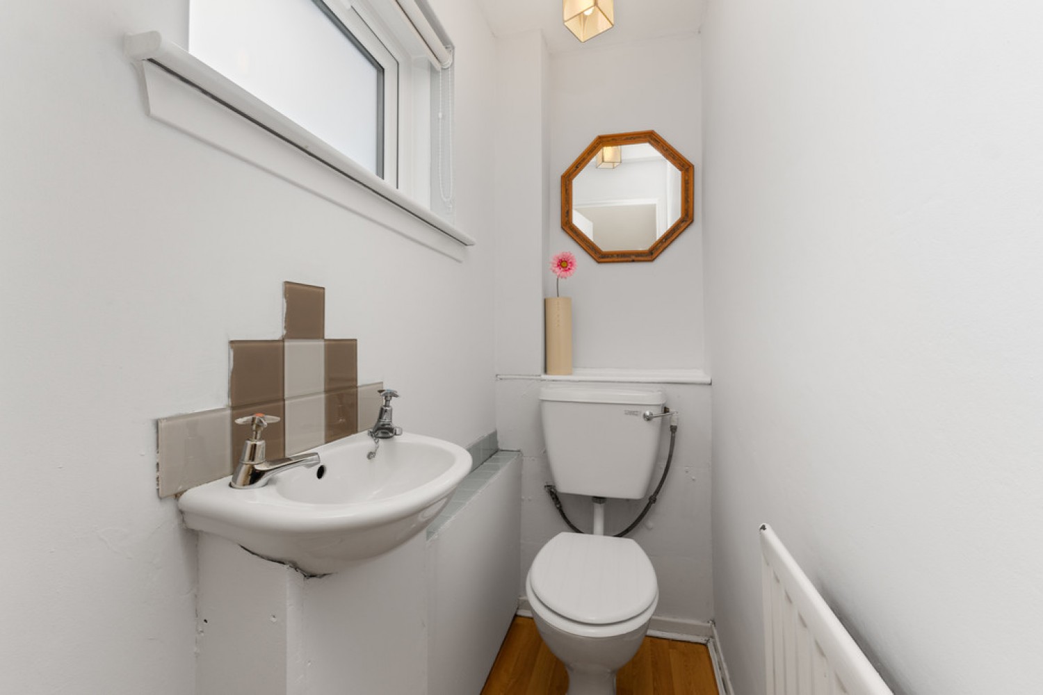 Kenmore Avenue, Livingston