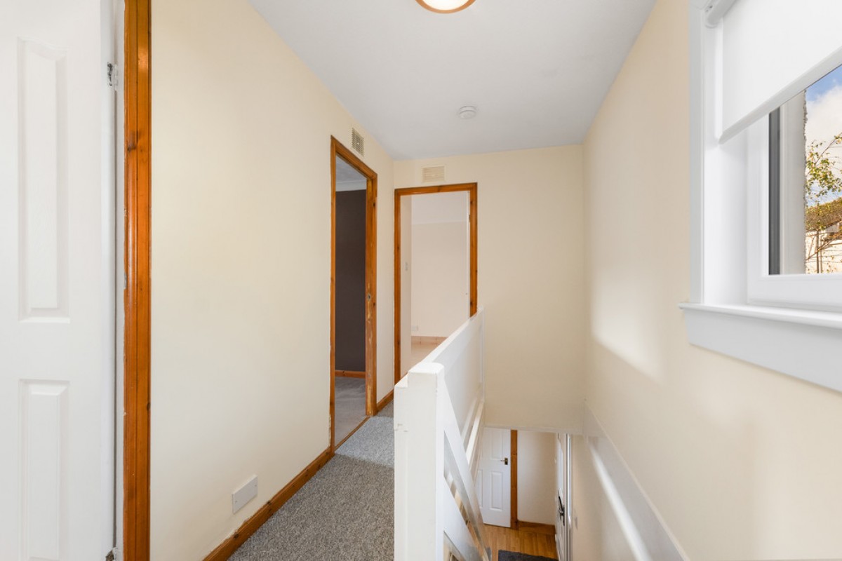 Kenmore Avenue, Livingston