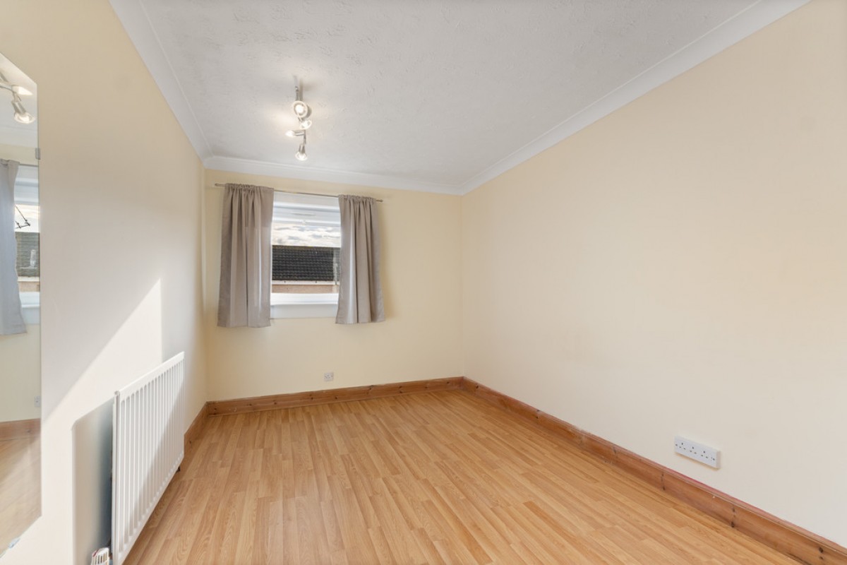 Kenmore Avenue, Livingston