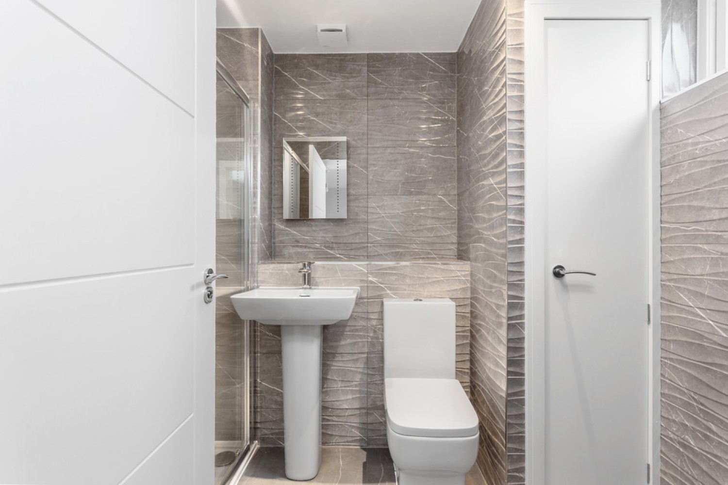 1 bedroom Flat for Letting Burdiehouse Terrace, Edinburgh