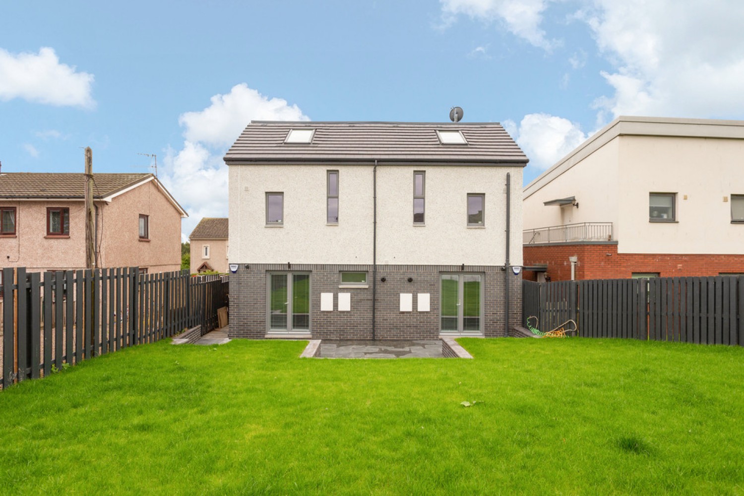 2 bedroom Flat for Letting Burdiehouse Terrace, Edinburgh