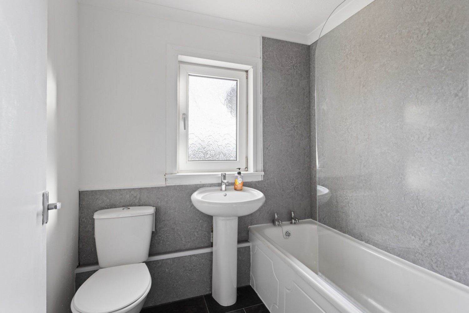 2 bedroom House in Ballochnie Drive, Plains, Airdrie