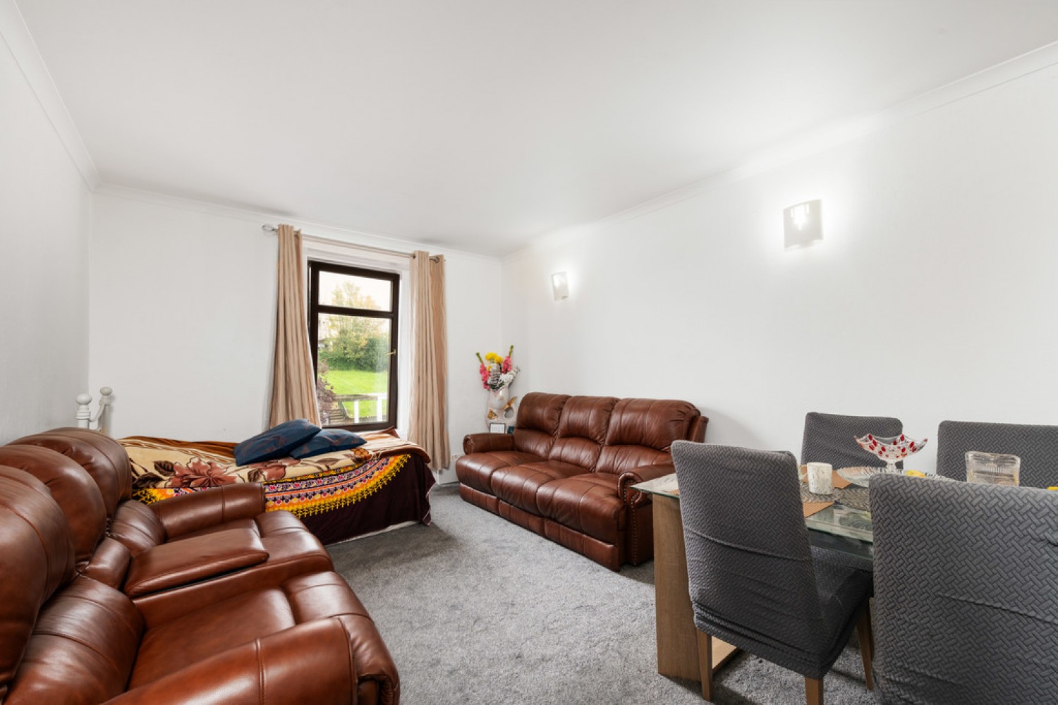 3 bedroom Flat for Sale Mid Street, Bathgate