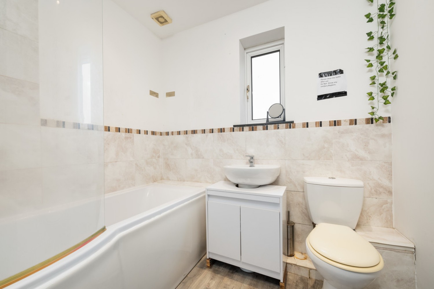 3 bedroom Flat for Sale Mid Street, Bathgate