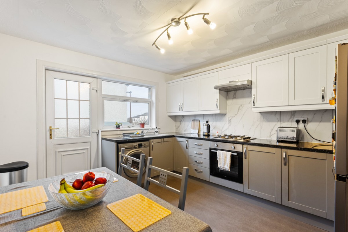 Falconer Rise, Livingston