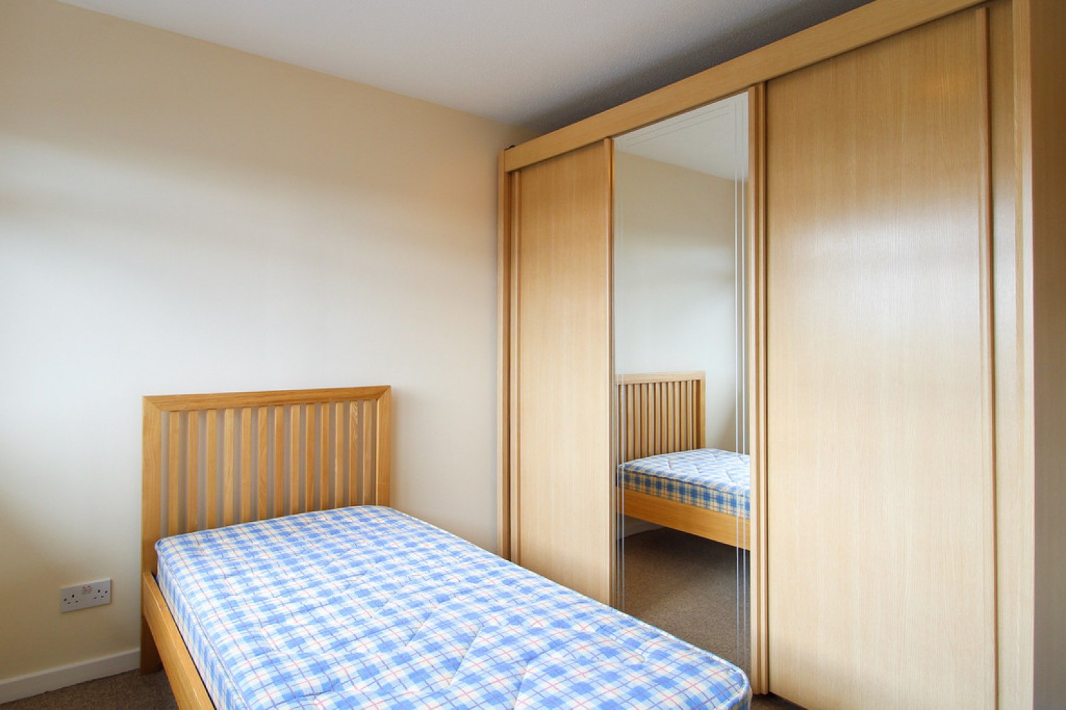 Cairnlee Avenue East, AB15