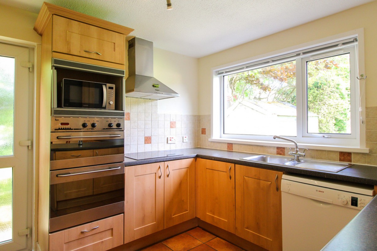 Cairnlee Avenue East, AB15